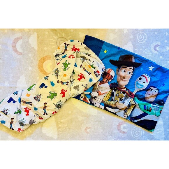 Disney’s Toy Story 4 Toddler fitted Sheet with Standard Size Pillowcase - Picture 2 of 2